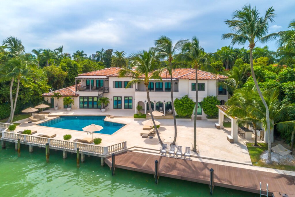 Single-Family Home Management — Luxury house in South Florida with pool and waterfront view